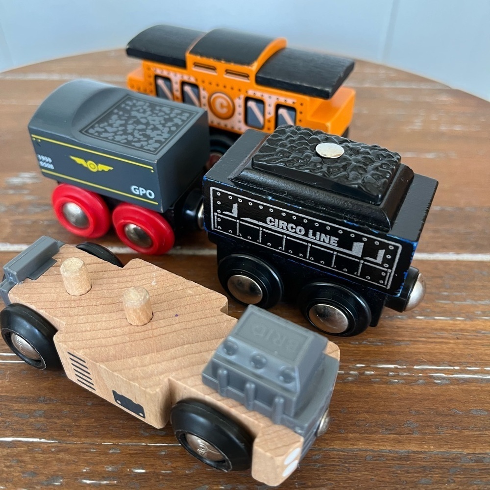 CIRCO TRAIN LOT 4 Replacement Train pieces. Wooden trains